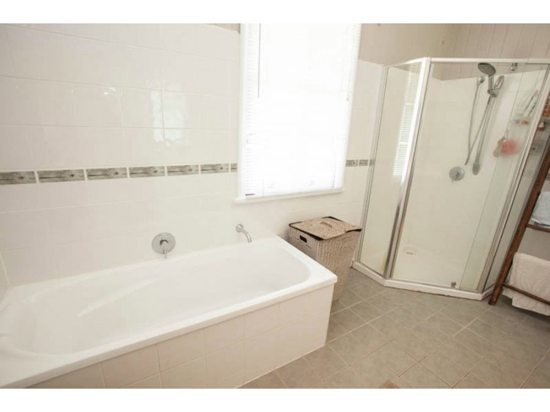 63 Lusitania Street, Newtown QLD 4305