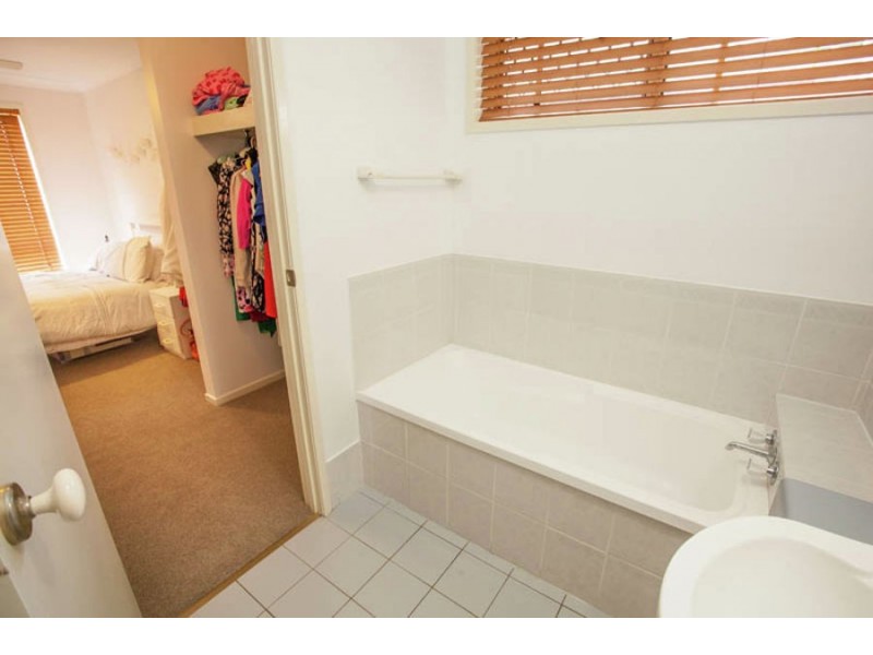 9 Quando Close, Yamanto QLD 4305