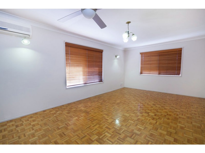 30 Prunda Parade, Raceview QLD 4305