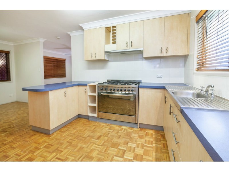 30 Prunda Parade, Raceview QLD 4305