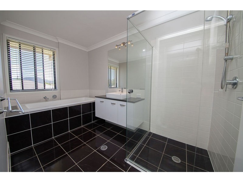 30 Waterfront Drive, Karalee QLD 4306