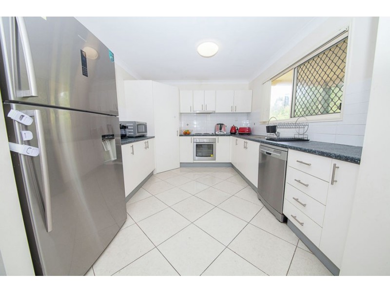 32 Chalmers Place, North Ipswich QLD 4305