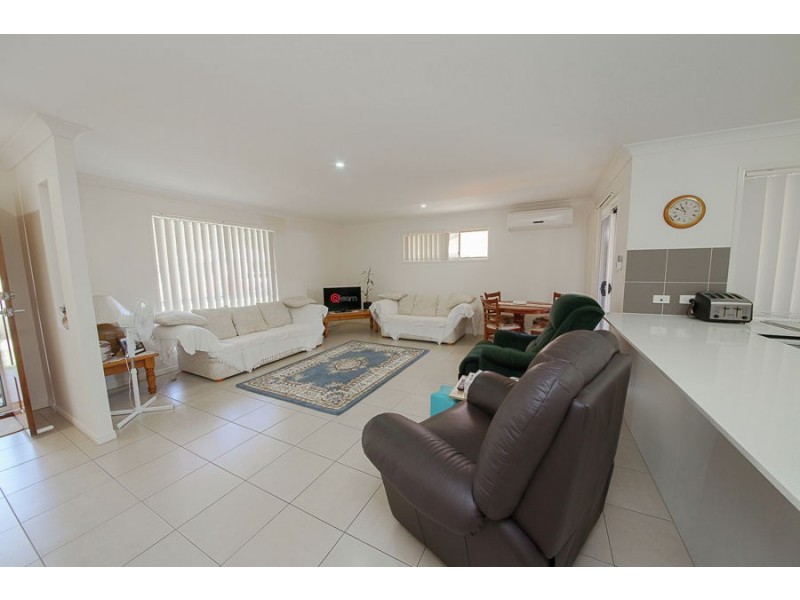 2/10 Belle Court, Redbank QLD 4301