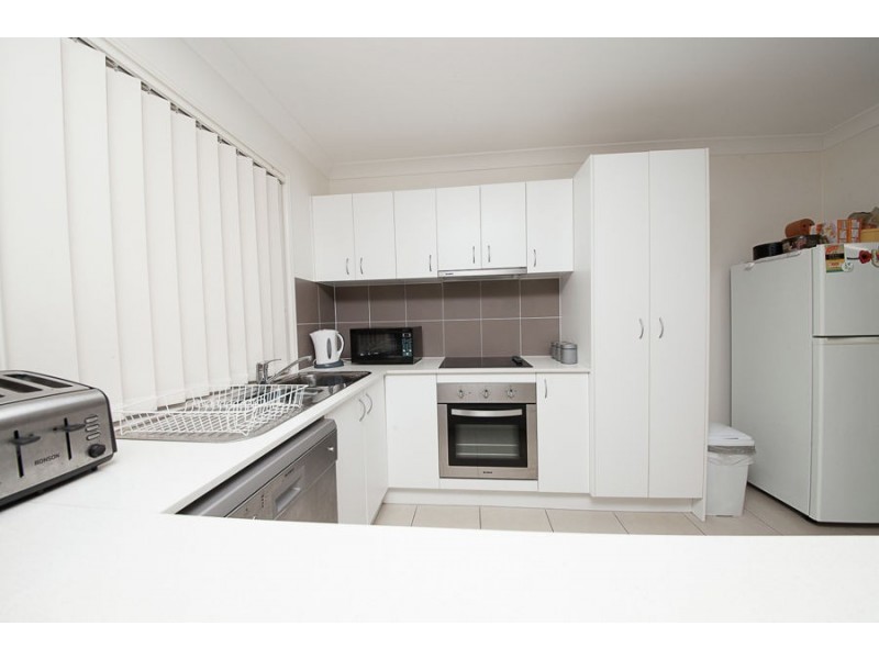 2/10 Belle Court, Redbank QLD 4301