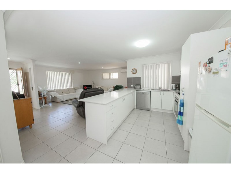 2/10 Belle Court, Redbank QLD 4301
