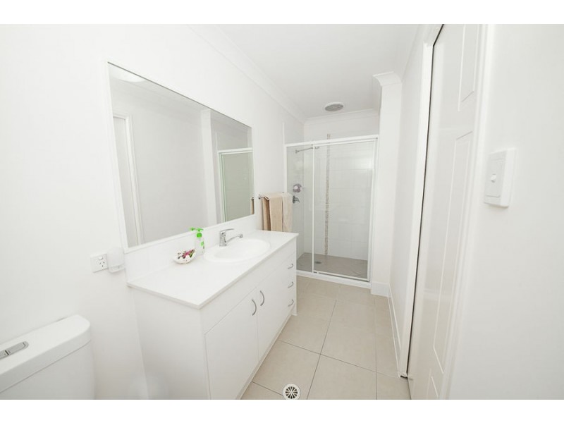 2/10 Belle Court, Redbank QLD 4301
