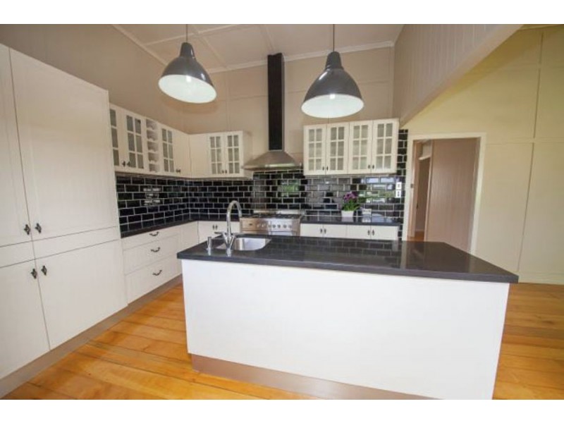 6 Shine Street, One Mile QLD 4305