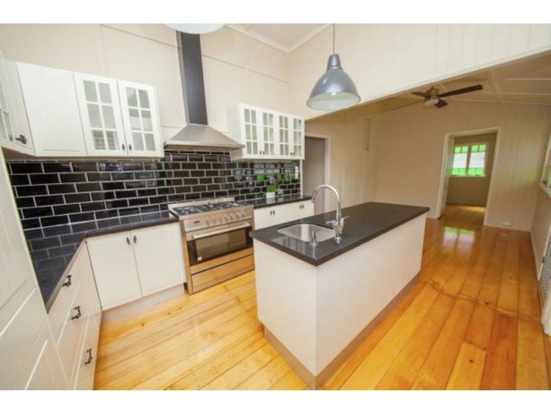 6 Shine Street, One Mile QLD 4305