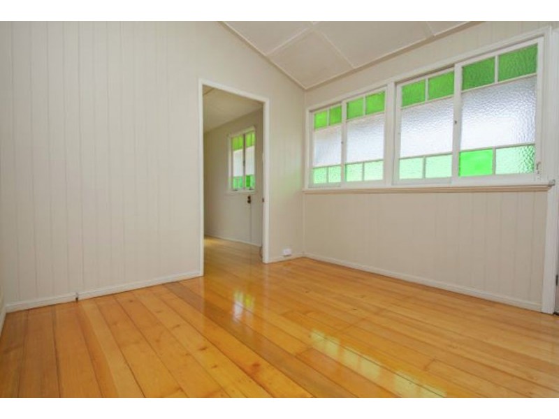 6 Shine Street, One Mile QLD 4305