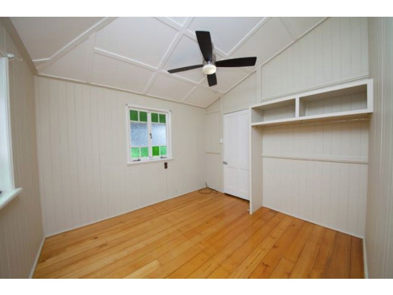 6 Shine Street, One Mile QLD 4305