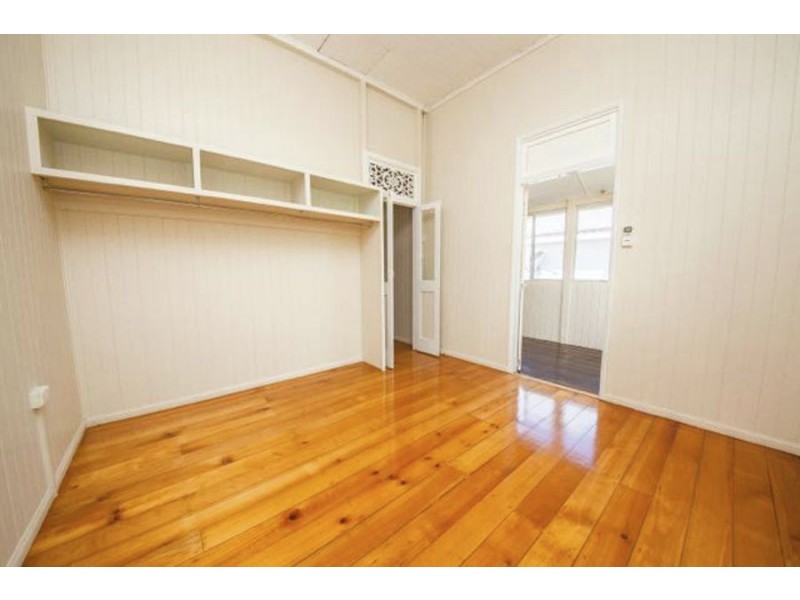 6 Shine Street, One Mile QLD 4305