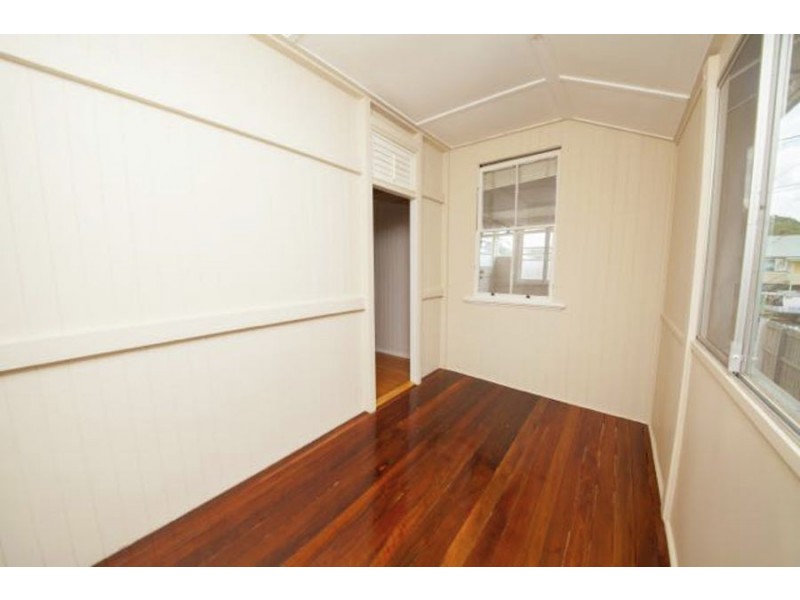 6 Shine Street, One Mile QLD 4305