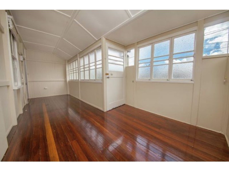 6 Shine Street, One Mile QLD 4305