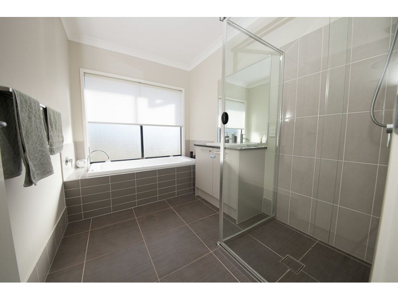 1 Waterlilly Drive, Karalee QLD 4306