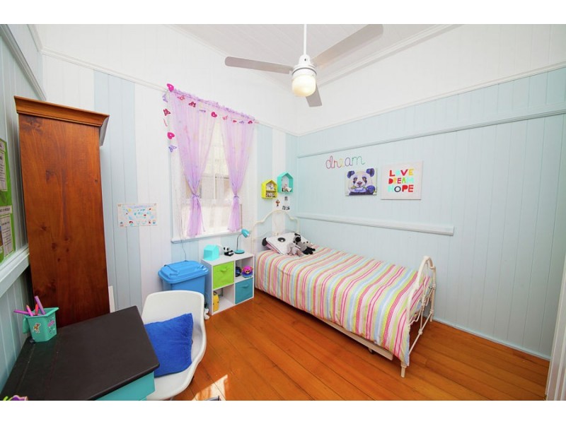 12 Thurso Street, North Booval QLD 4304