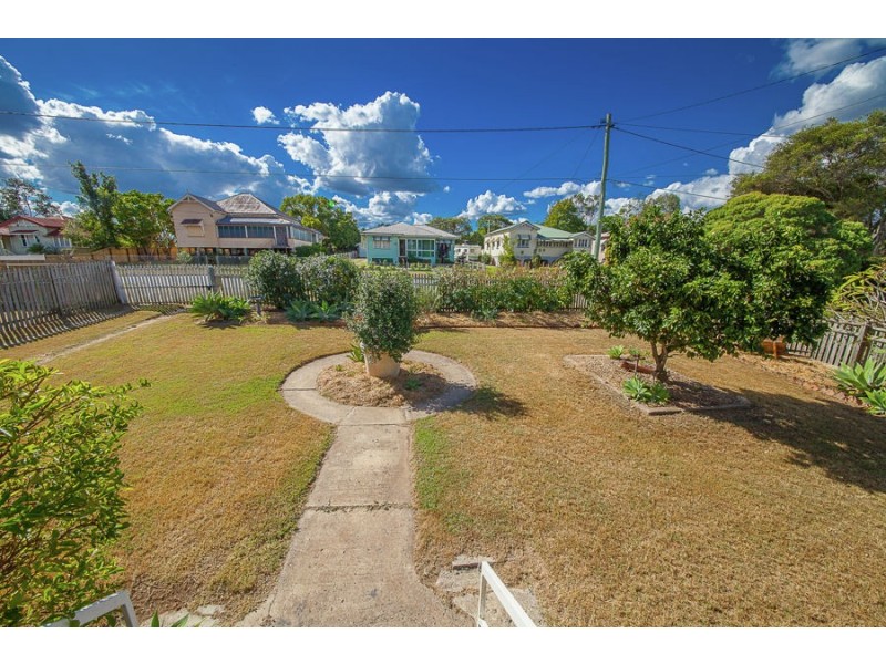 12 Thurso Street, North Booval QLD 4304