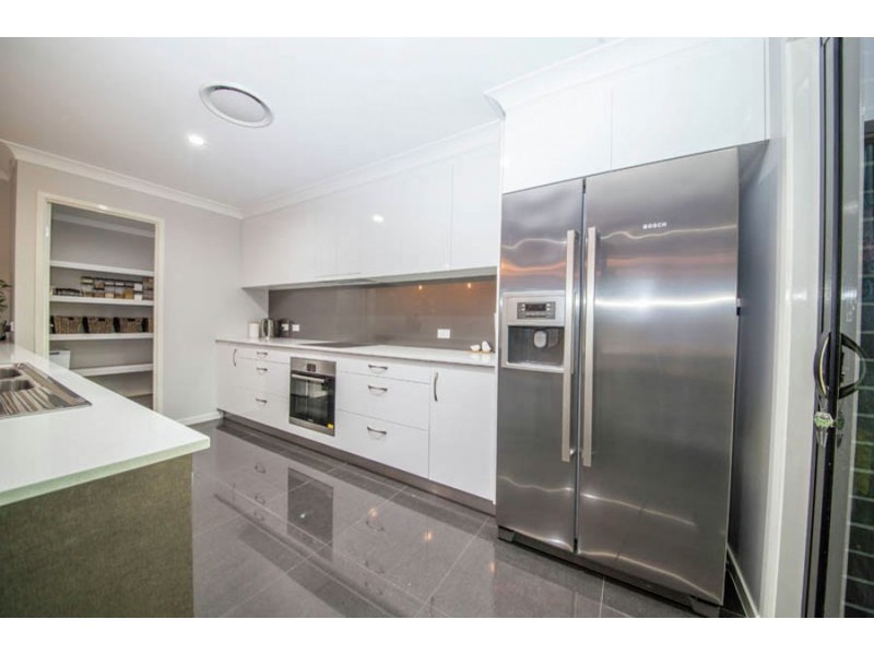 10 Boronia Street, Deebing Heights QLD 4306