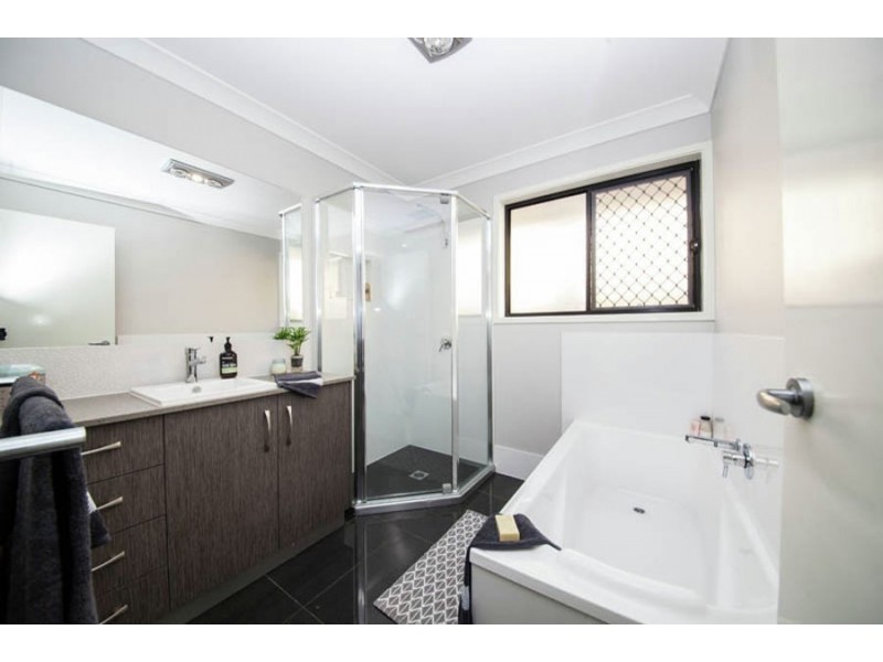 10 Boronia Street, Deebing Heights QLD 4306