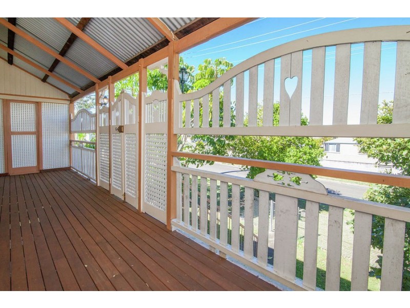 6 Auld Street, Silkstone QLD 4304