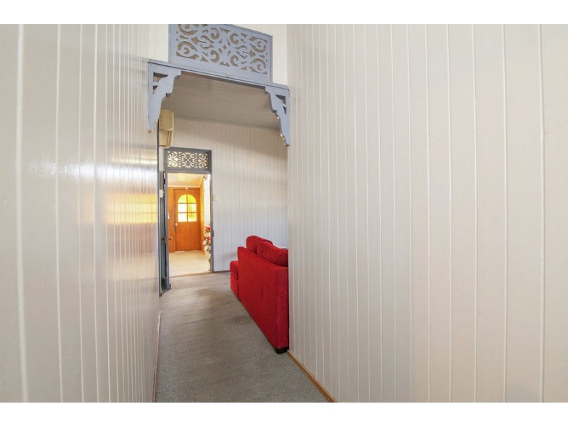 6 Auld Street, Silkstone QLD 4304