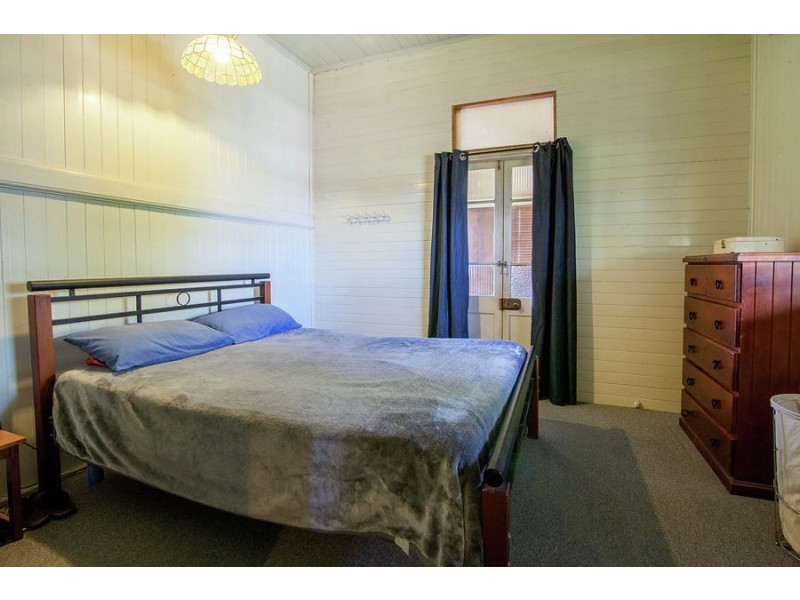 6 Auld Street, Silkstone QLD 4304