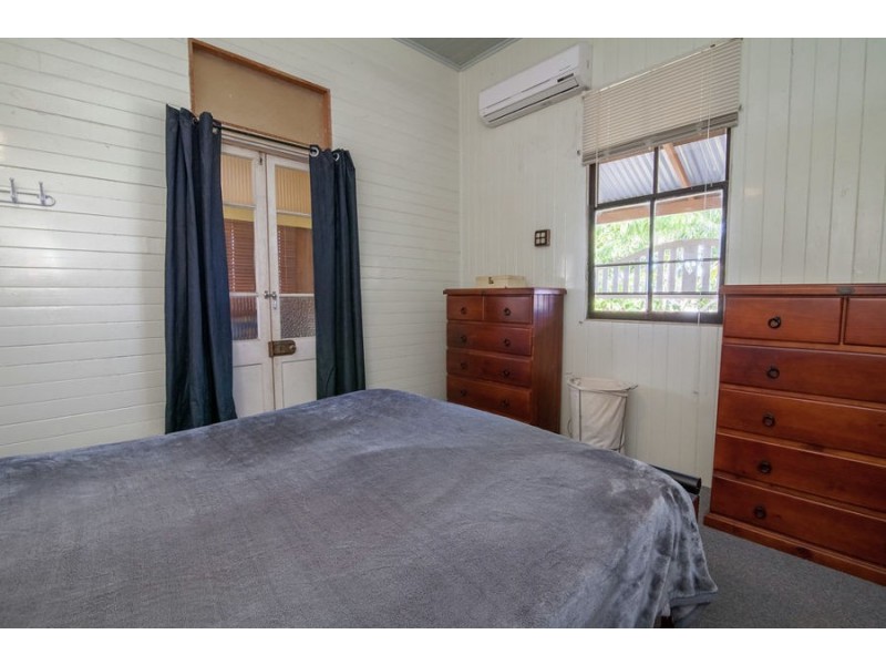 6 Auld Street, Silkstone QLD 4304