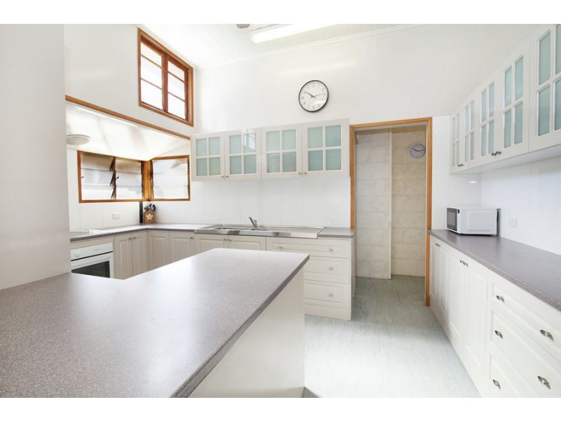 6 Auld Street, Silkstone QLD 4304