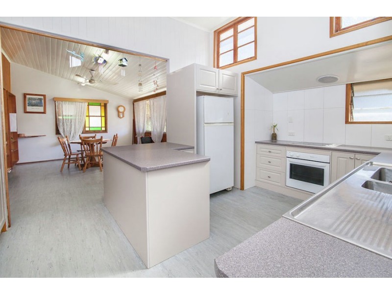 6 Auld Street, Silkstone QLD 4304