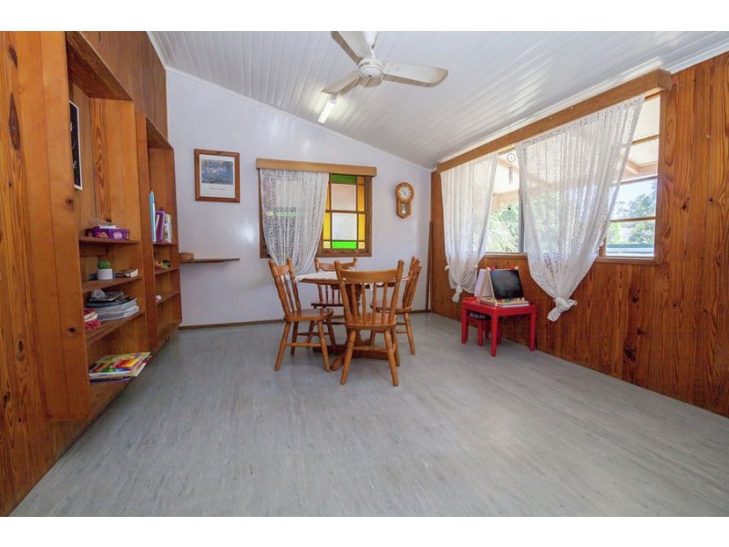 6 Auld Street, Silkstone QLD 4304