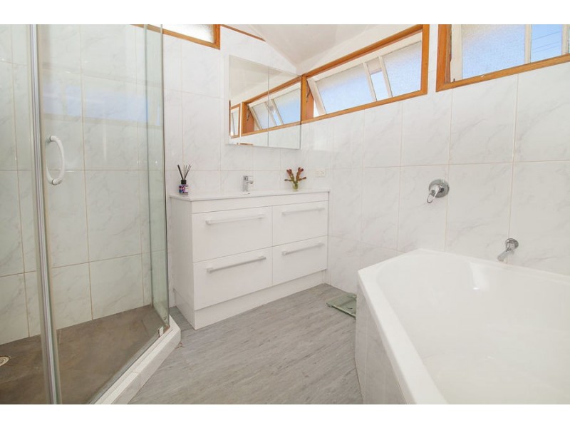 6 Auld Street, Silkstone QLD 4304