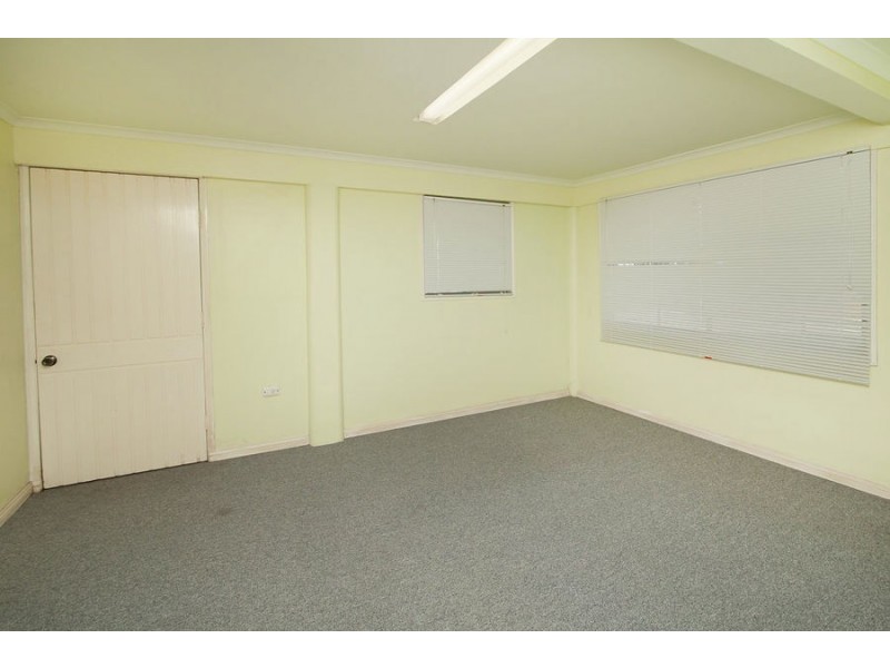 6 Auld Street, Silkstone QLD 4304