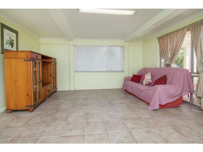 6 Auld Street, Silkstone QLD 4304