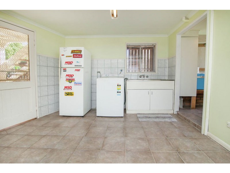 6 Auld Street, Silkstone QLD 4304