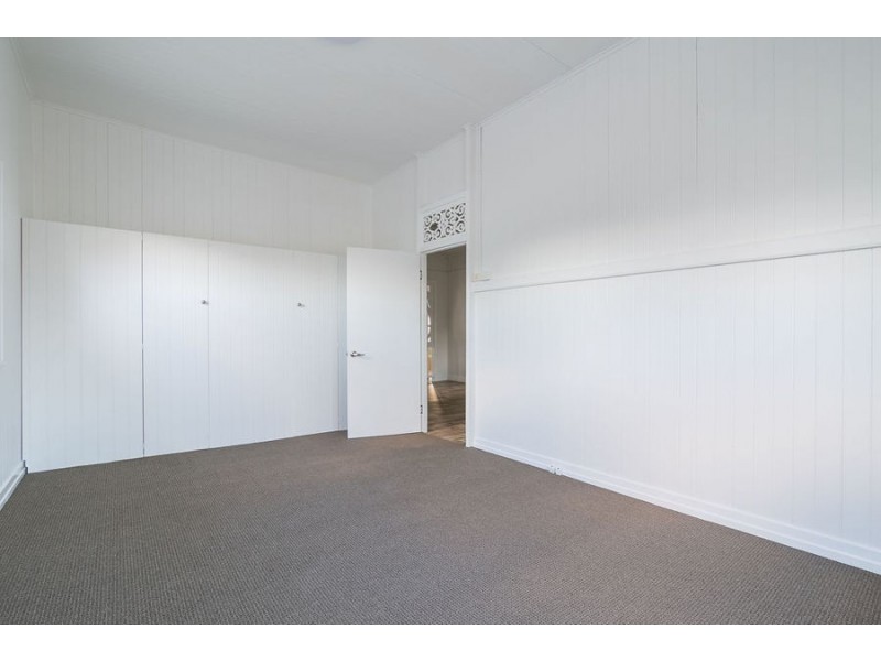 9 Edward Street, One Mile QLD 4305