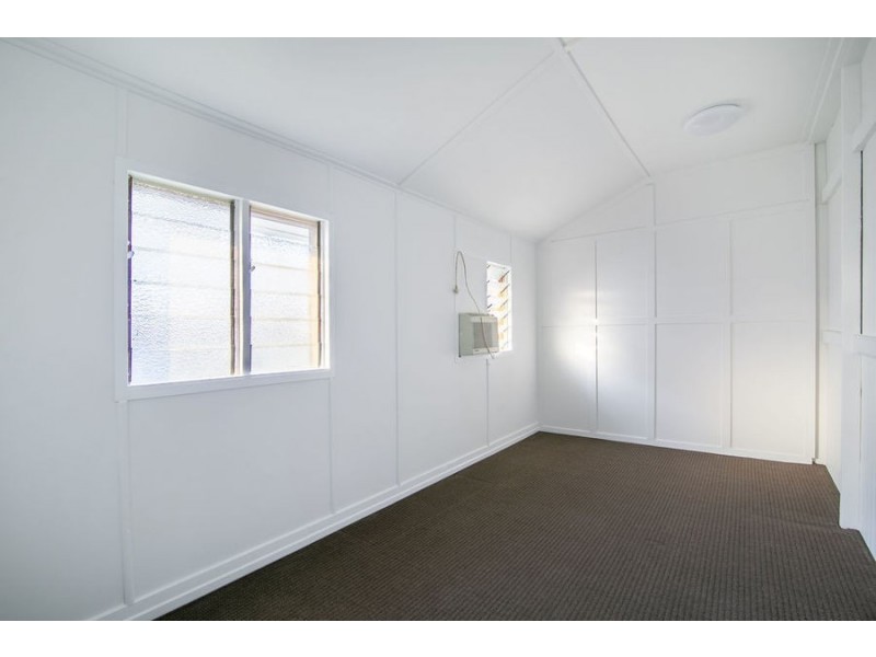 9 Edward Street, One Mile QLD 4305