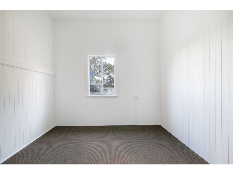 9 Edward Street, One Mile QLD 4305