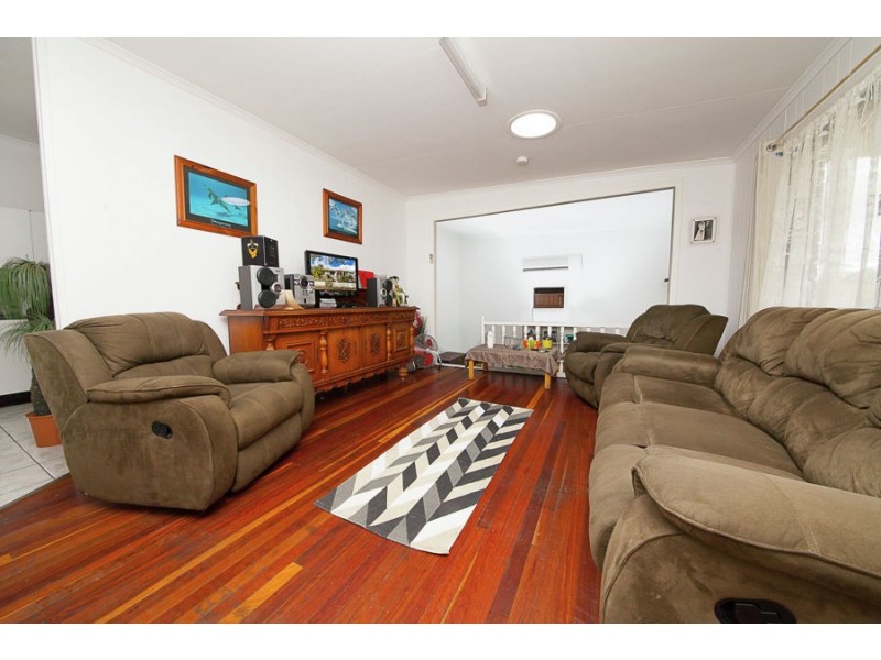 31 Earl Street, Dinmore QLD 4303