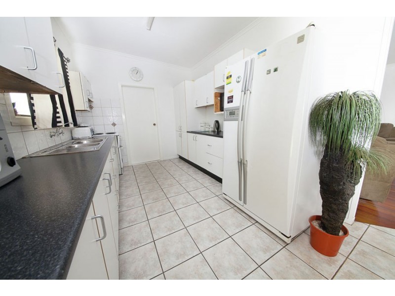 31 Earl Street, Dinmore QLD 4303