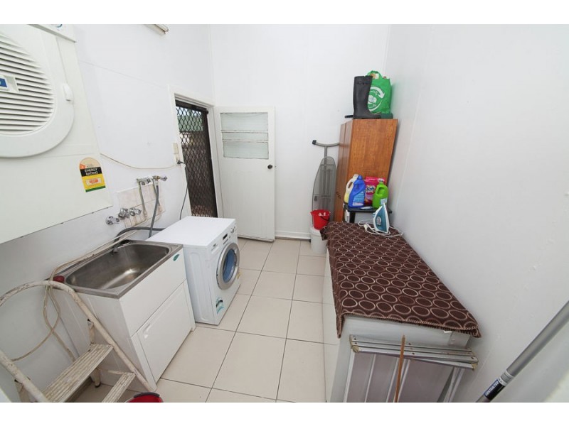 31 Earl Street, Dinmore QLD 4303