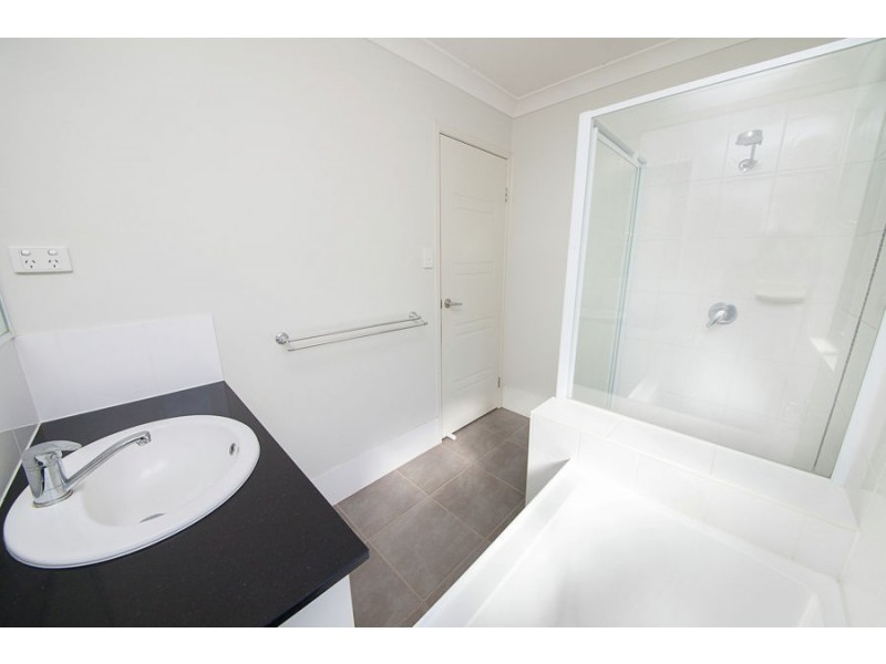 10 Friendship Place, Brassall QLD 4305