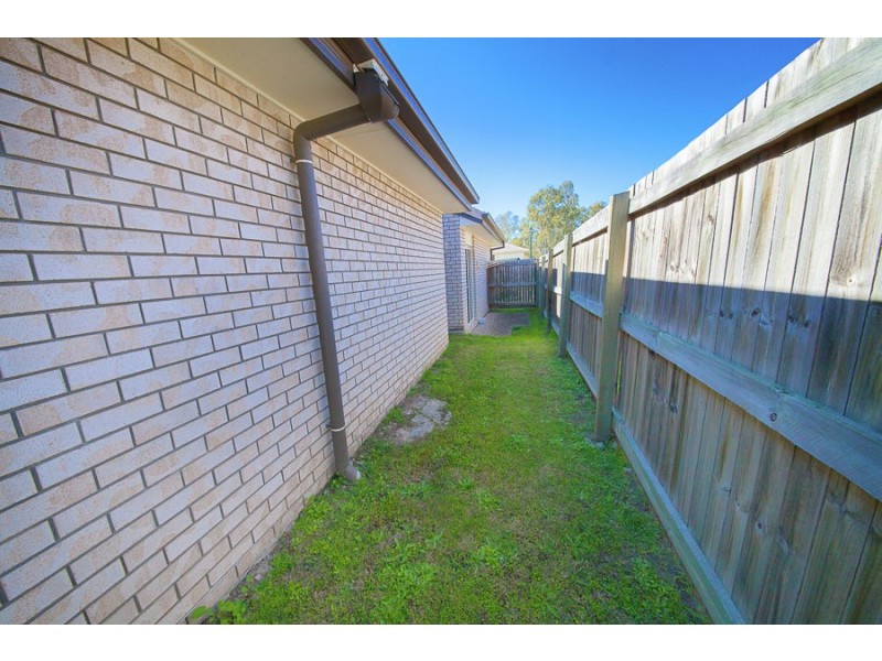 8 Tunstall Place, Brassall QLD 4305