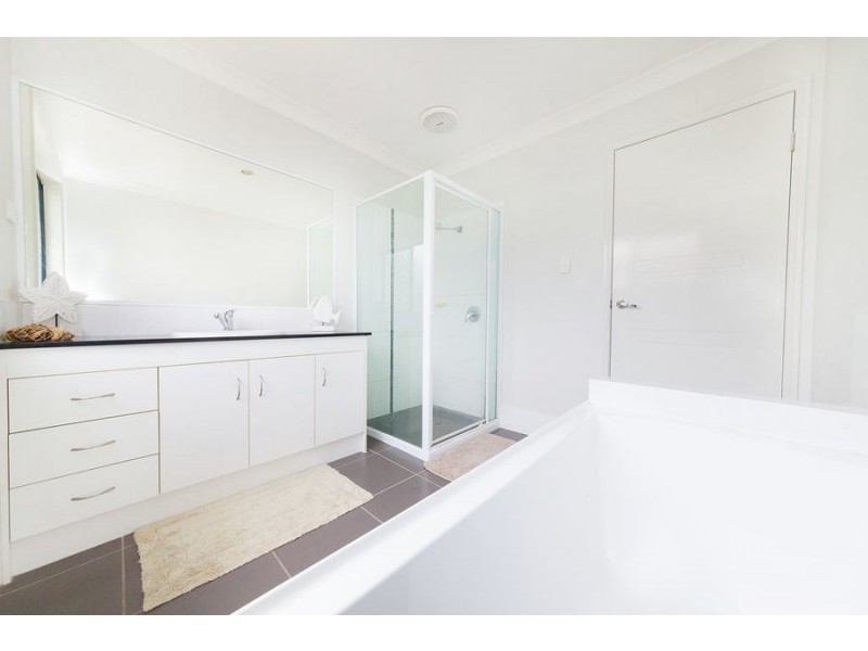 6 Sarah Close, Redbank Plains QLD 4301