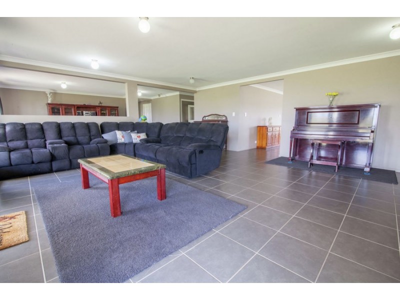 3 Jimba Road, Lockyer Waters QLD 4311