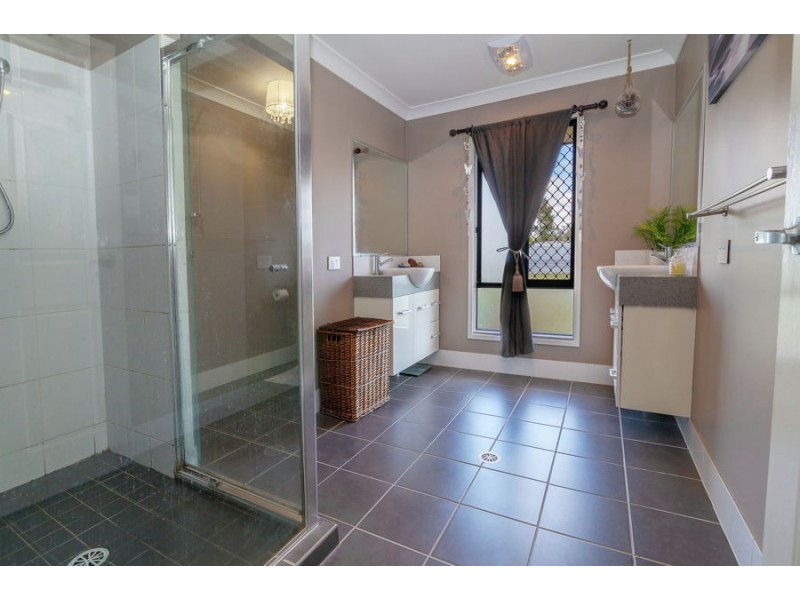 3 Jimba Road, Lockyer Waters QLD 4311
