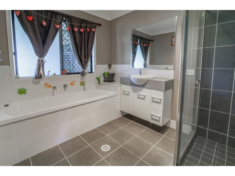 3 Jimba Road, Lockyer Waters QLD 4311