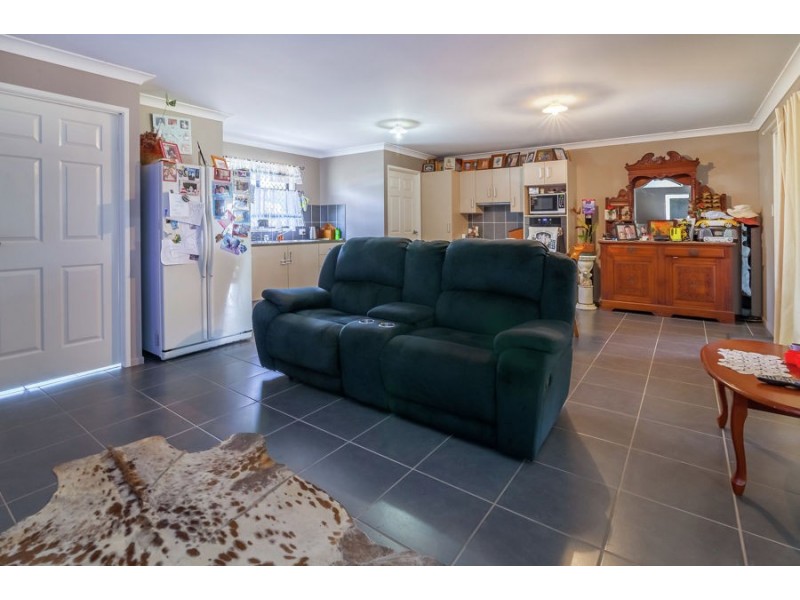 3 Jimba Road, Lockyer Waters QLD 4311