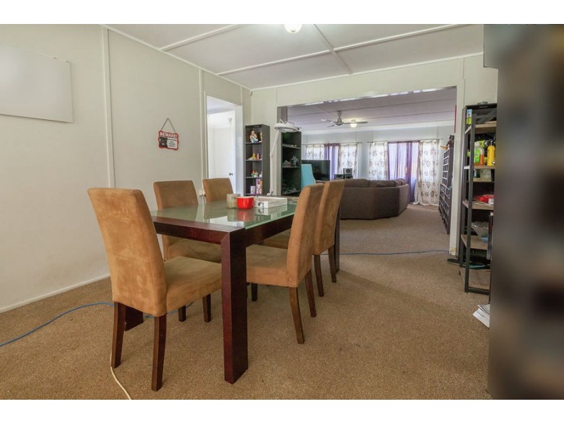 15 Alice Street, Blackstone QLD 4304