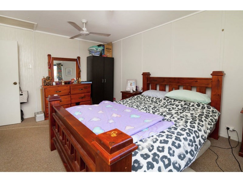 15 Alice Street, Blackstone QLD 4304