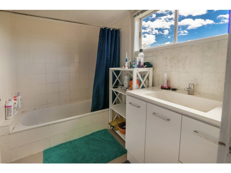 15 Alice Street, Blackstone QLD 4304