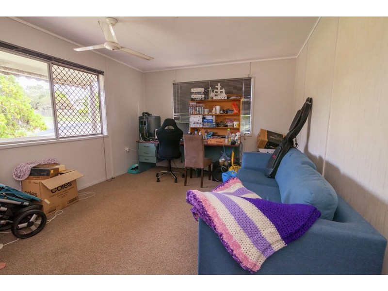 15 Alice Street, Blackstone QLD 4304